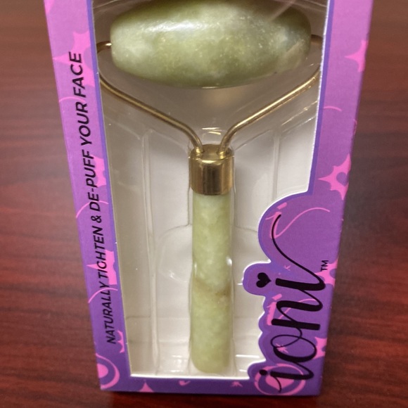 Jade Face Massage Roller new in box - Picture 5 of 8